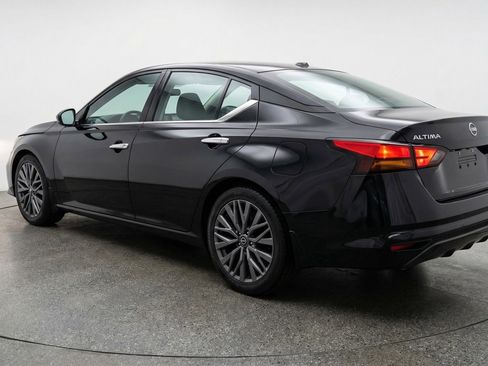 Used 2025 Nissan Altima 2.5 SV FWD image 6