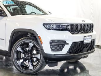 Used 2023 Jeep Grand Cherokee Altitude AWD/4WD video 3