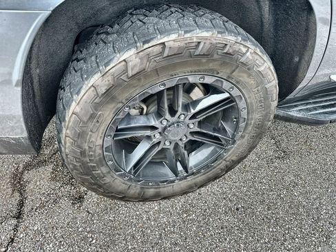 Used 2021 GMC Yukon SLT w/ SLT Luxury Plus Package RWD image 3