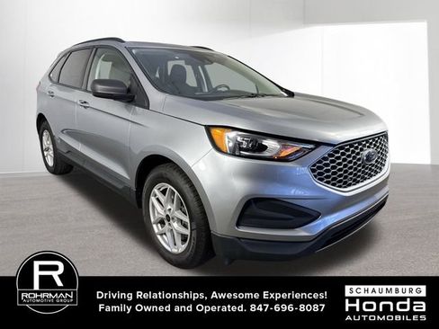 Used 2023 Ford Edge SE image 3