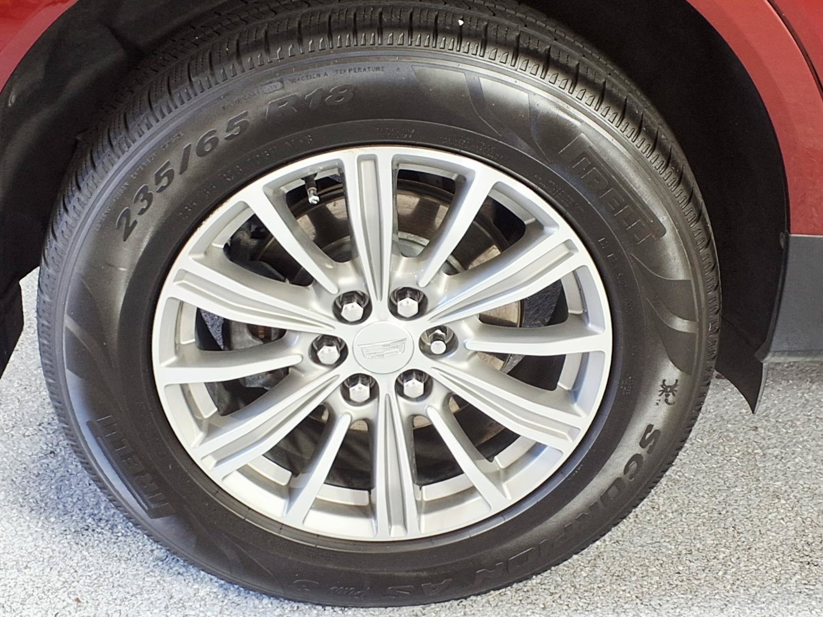 Used 2017 Cadillac XT5 Luxury w/ Driver Awareness Package FWD image 6