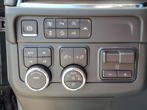 New 2026 Chevrolet Suburban Premier image 20