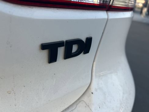 Used 2014 Volkswagen Golf TDI image 18