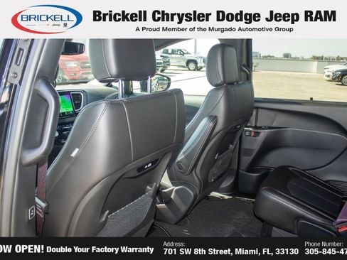 New 2025 Chrysler Pacifica Select image 17