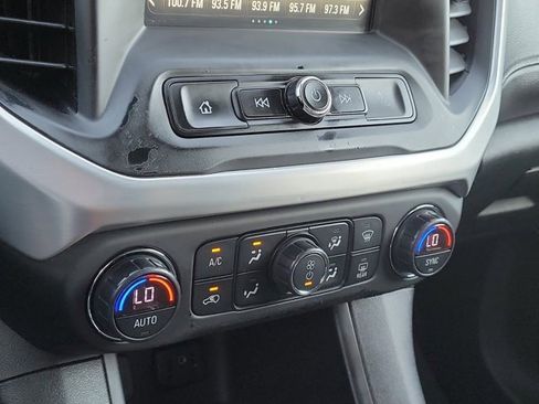 Used 2019 GMC Acadia SLE image 22