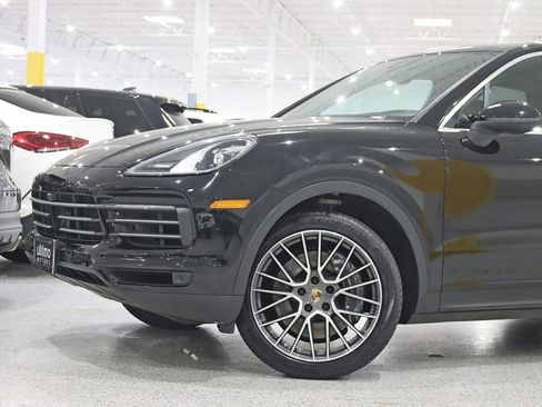 Used 2022 Porsche Cayenne AWD/4WD image 3