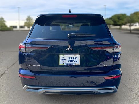 New 2025 Mitsubishi Outlander SE image 6