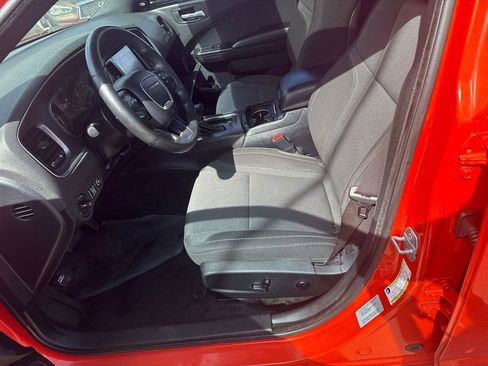 Used 2018 Dodge Charger R/T w/ Blacktop Package RWD image 9
