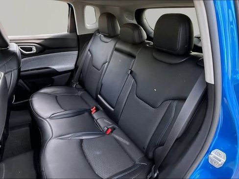 Used 2022 Jeep Compass Latitude w/ Sun and Sound Group AWD/4WD image 16