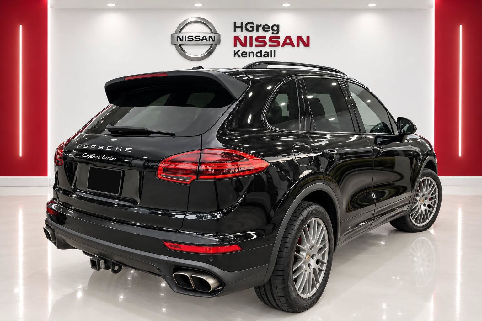 Used 2015 Porsche Cayenne Turbo AWD/4WD image 4