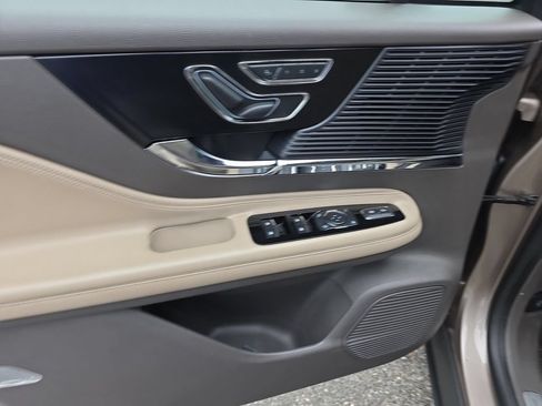 Used 2020 Lincoln Corsair FWD w/ Premium Package image 19