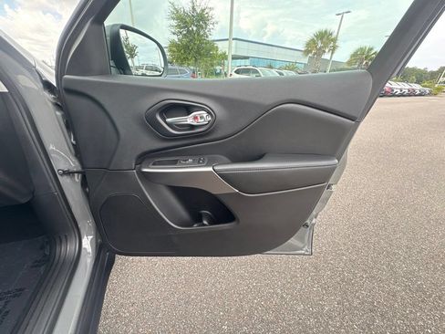 Used 2020 Jeep Cherokee Latitude Plus FWD image 22