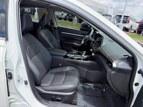 Used 2025 Nissan Altima 2.5 SL FWD image 17