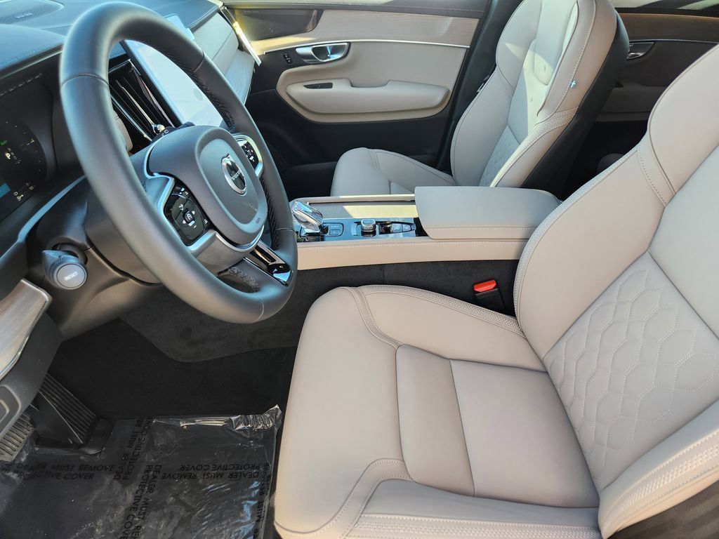 New 2026 Volvo XC90 T8 Plus w/ Protection Package Premier AWD/4WD image 4