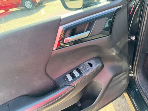 Used 2023 Mitsubishi Outlander ES image 11