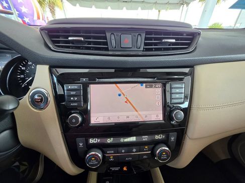 Used 2019 Nissan Rogue SL w/ Premium Package FWD image 23