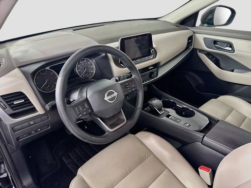 Used 2025 Nissan Rogue SV w/ SV Premium Package FWD image 9