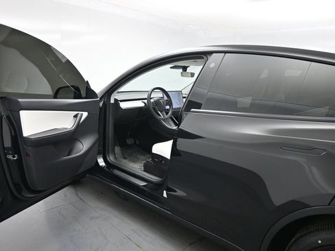 Used 2021 Tesla Model Y Long Range AWD/4WD image 7