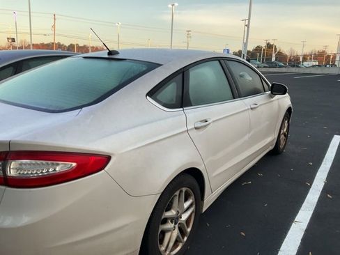 Used 2014 Ford Fusion SE image 5