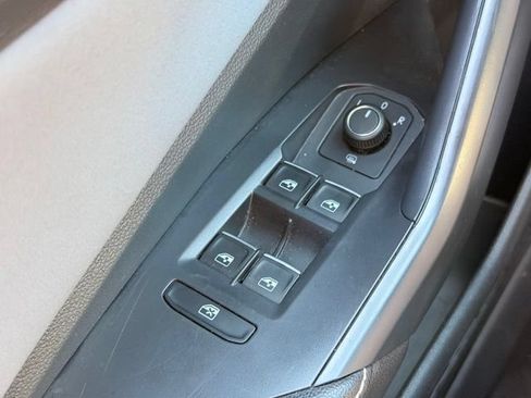 Used 2025 Volkswagen Jetta SE FWD image 24