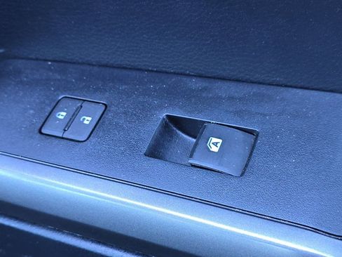 Used 2018 Toyota Tacoma TRD Off-Road image 20