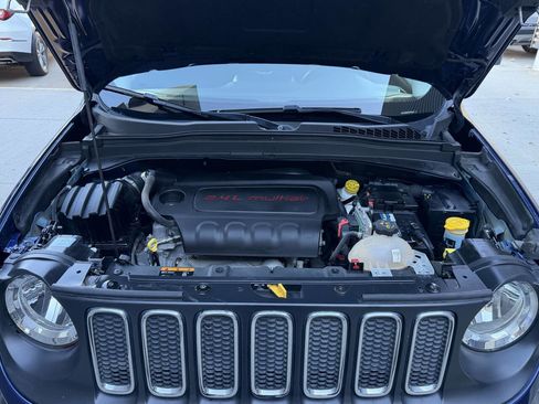 Used 2017 Jeep Renegade Latitude w/ Cold Weather Group image 30