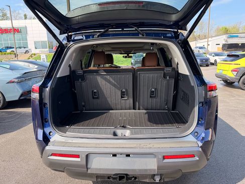 New 2026 Nissan Pathfinder Platinum image 9