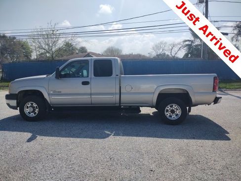 Used 2006 Chevrolet Silverado 2500 LT w/ Heavy-Duty Power Package image 12