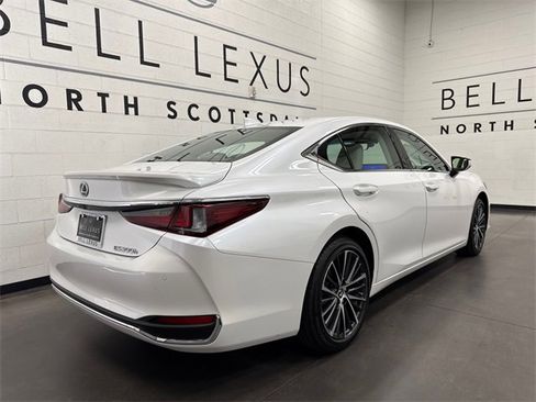 New 2025 Lexus ES 300h w/ Premium Package image 4