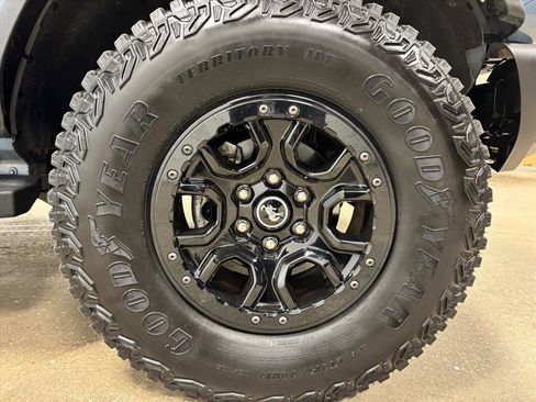 Used 2023 Ford Bronco Wildtrak image 11
