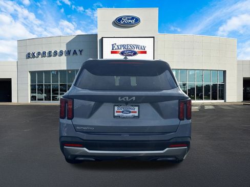 Used 2024 Kia Sorento S image 7