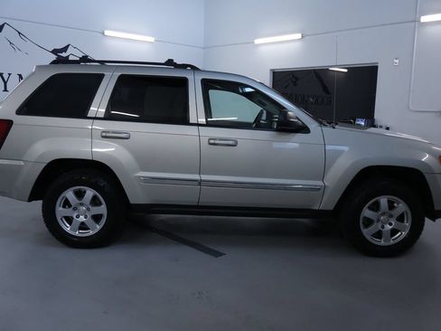 Used 2010 Jeep Grand Cherokee Laredo w/ Popular Equipment Group AWD/4WD image 8