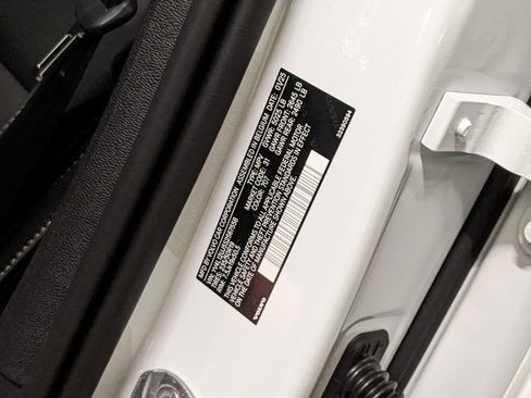 New 2025 Volvo XC40 B5 Core w/ Protection Package Premier image 30