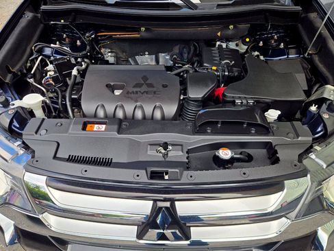Used 2018 Mitsubishi Outlander SEL AWD/4WD image 18
