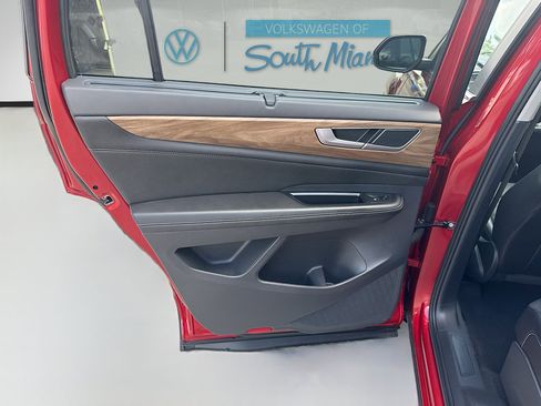 Certified 2024 Volkswagen Atlas SE FWD image 25