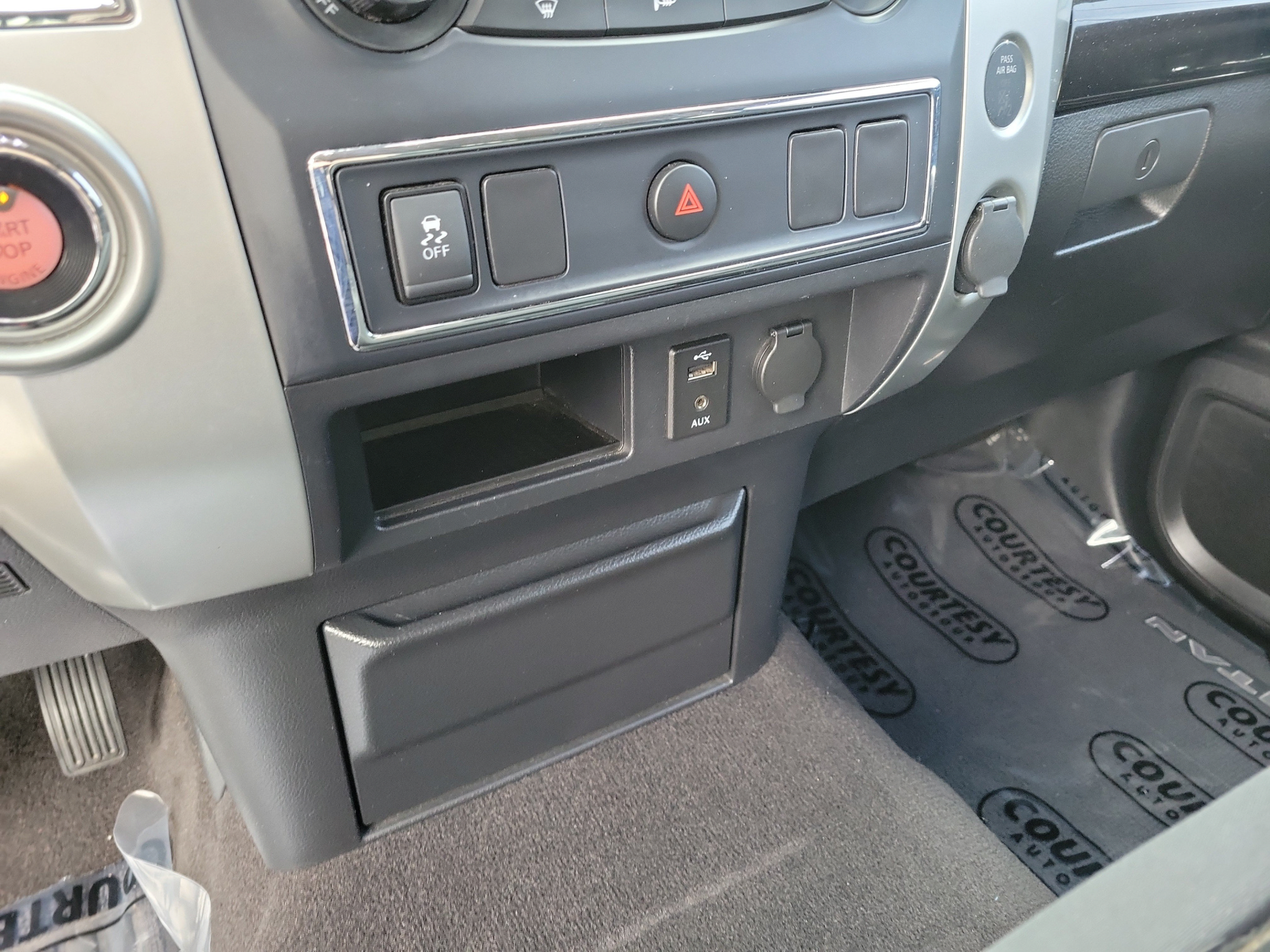 Used 2017 Nissan Titan SV RWD image 24