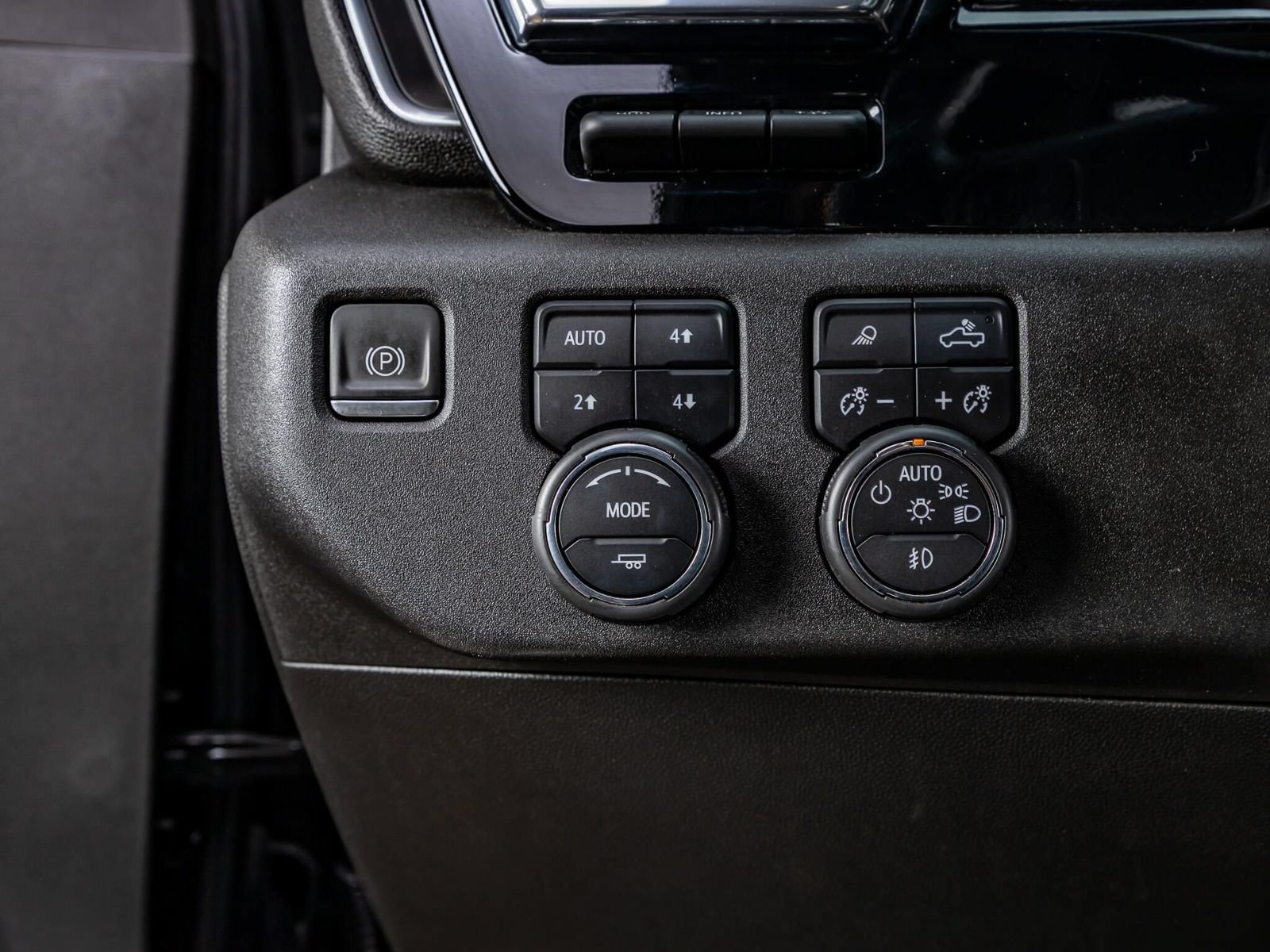 Used 2024 Chevrolet Silverado 3500 High Country w/ High Country Premium Package AWD/4WD image 18