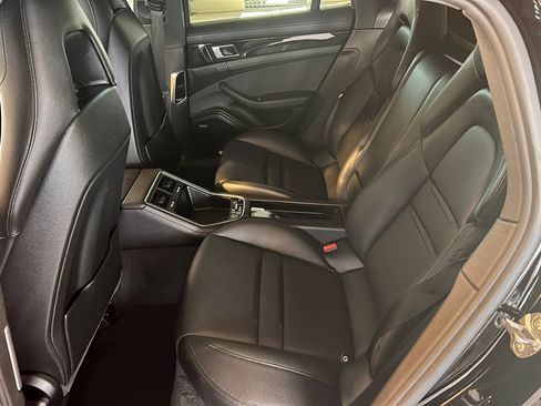 Used 2018 Porsche Panamera image 6