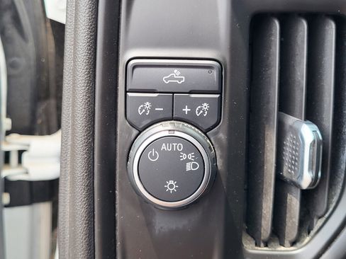 Used 2020 Chevrolet Silverado 1500 Custom w/ Infotainment Package RWD image 22