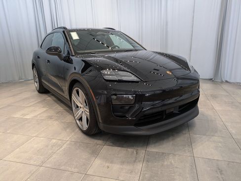 Certified 2025 Porsche Macan Electric image 7