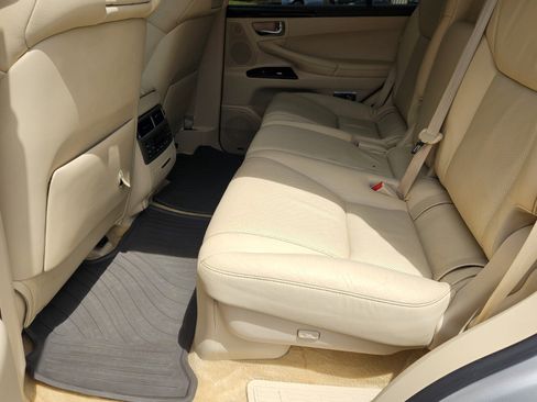 Used 2013 Lexus LX 570 4WD w/ Luxury Pkg image 11