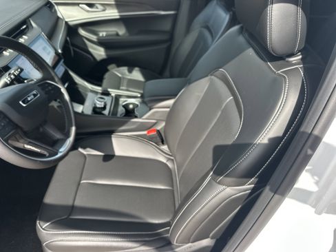 New 2026 Jeep Grand Cherokee L Limited w/ Luxury Tech Group II image 18