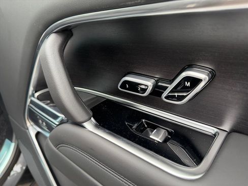 New 2025 Land Rover Range Rover Long Wheelbase SE image 38