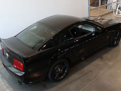 Used 2005 Ford Mustang GT RWD image 22