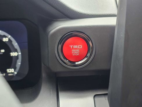 Certified 2025 Toyota Tacoma TRD Off-Road AWD/4WD image 33