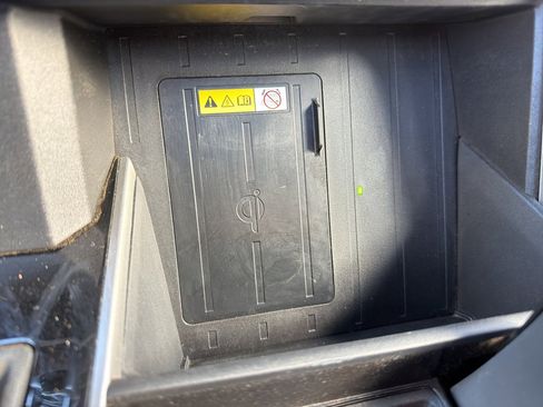 Used 2023 Toyota Sequoia Platinum image 39