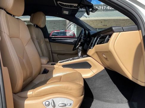 Used 2018 Porsche Macan AWD/4WD image 25