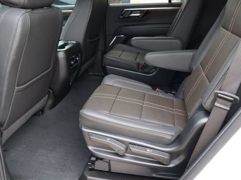 Used 2025 Chevrolet Tahoe High Country AWD/4WD image 6