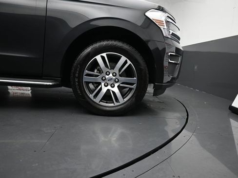 Used 2023 Ford Expedition Limited image 11