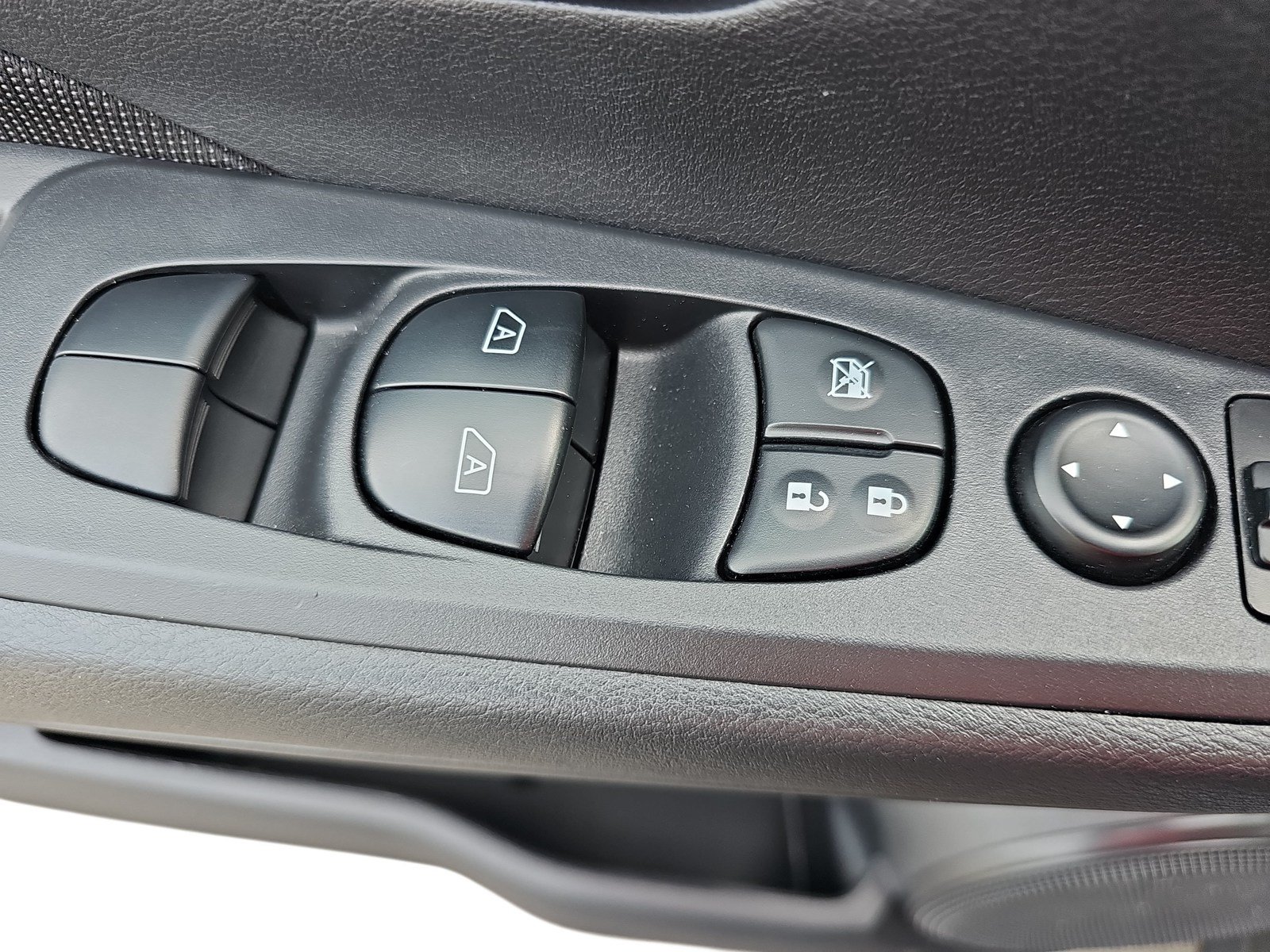 Used 2024 Nissan Kicks SV FWD image 24